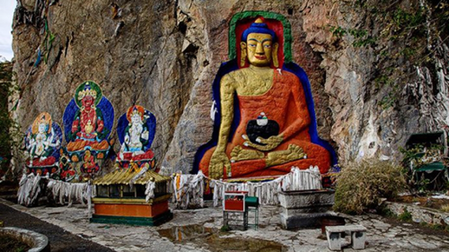 西藏石刻之最——　　　『聶塘大佛』